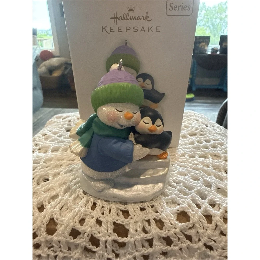 2010 Hallmark Keepsake Ornament Snow Buddies 13th in Series